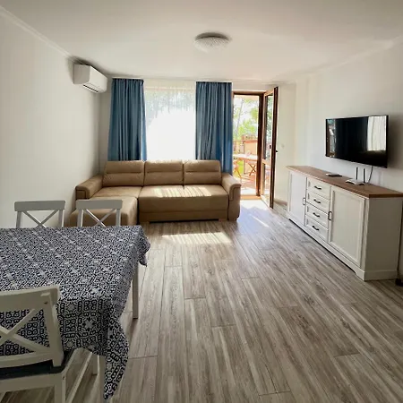 Kavatsi Holidays & With Sea View شقة *